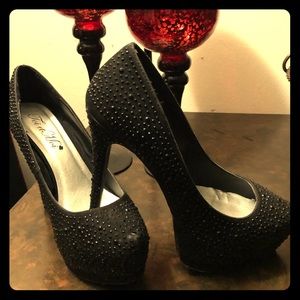 ALL BLACK SEQUIN 3 1/2in HEELS👠👠